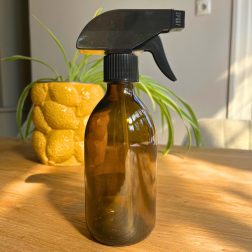 glazen sprayflacon amber 300 ml bij Bag-again zero waste webshop